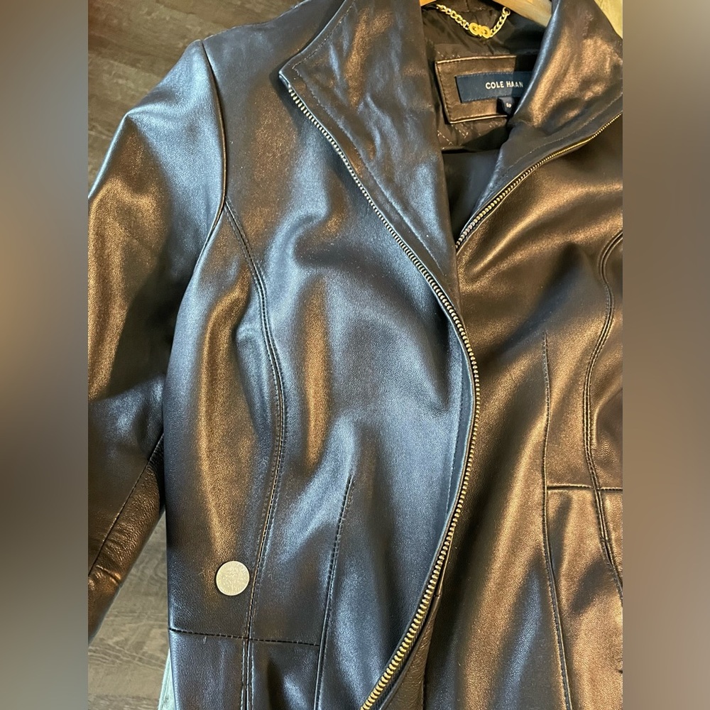 COLE HAAN Women’s leather/lamb skin jacket - Picture 12 of 13